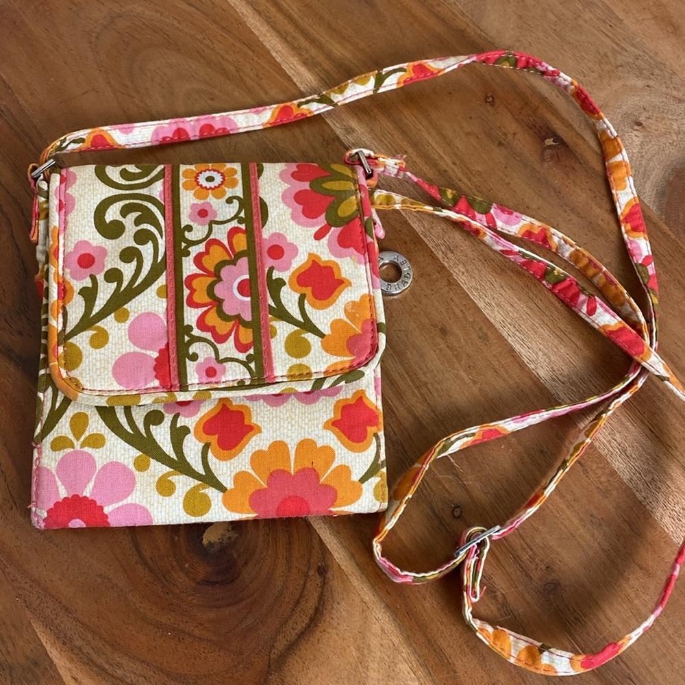 Vera Bradley Tiny Traveler Cross Body Purse/ Wallet Retired Print Folkloric